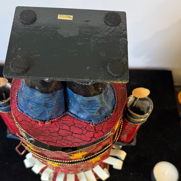 Vintage Festive Red Nutcracker Figurine tea light/candle holder - Picture 4 of 14